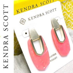 🔥SOLD🔥Kendra Scott Kailyn Coral Earrings